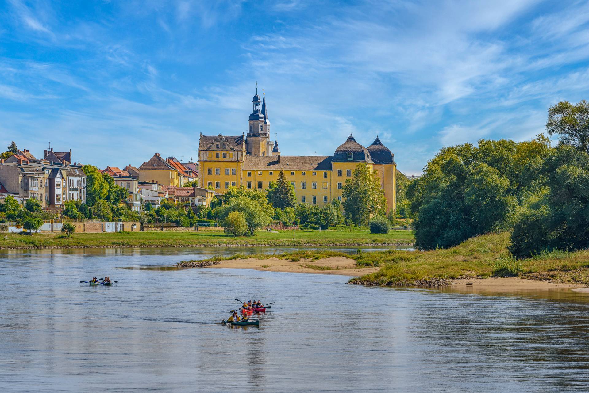 Paddeln auf Elbe mit Schloss in Coswig